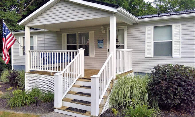 Russell Springs Casa | Lake it or Leave it! Lake House just one mile from Lake Cumberland Marina