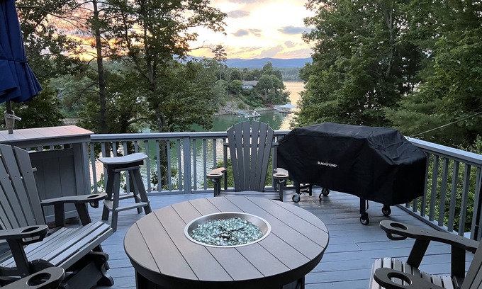 Nebo Cabaña | Lake James N.C. Waterfront, Private Dock, Bunkee/porch on water! Beautiful views