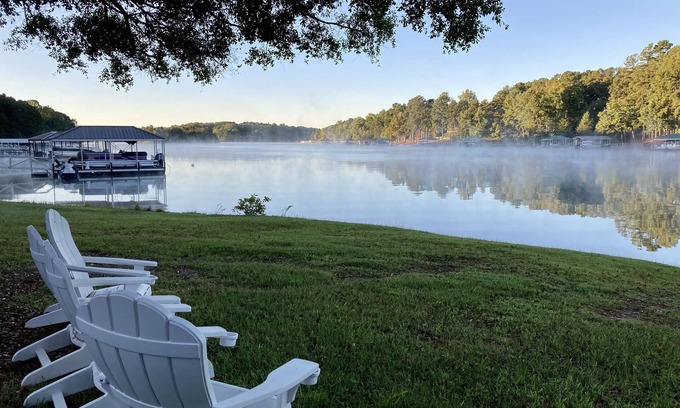 Seneca Casa | Lake Keowee Lakefront – Kayaks, Dock, Pets Welcome, level water entry