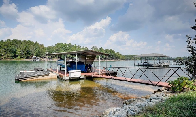West Union Casa | Lake Keowee Private Waterfront