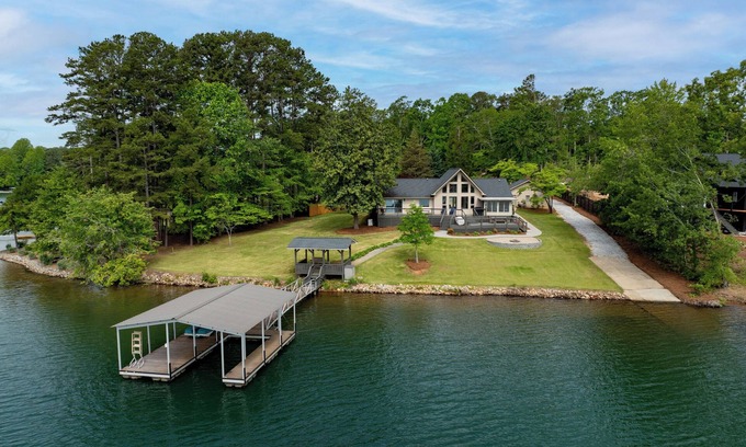 Seneca Casa | Lake Keowee Retreat w/Private Dock and Boat Ramp