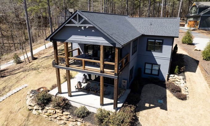 West Union Casa | Lake Keowee Waterfront Clemson Retreat