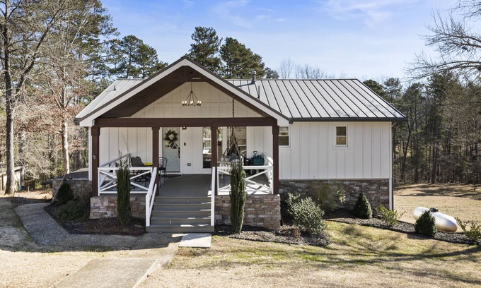 Cumming Cabaña | Lake Lanier Cottage con Deep Water Double dock-Alquileres mensuales