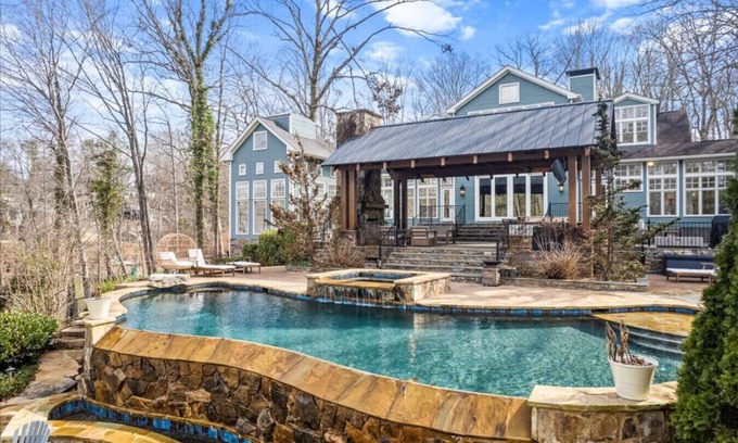 Buford Casa | Lake Lanier Lakefront Escape