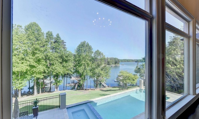 Buford Casa | Lake Lanier Luxury 5 Bedroom Waterfront Home with Spectacular Views Buford, GA