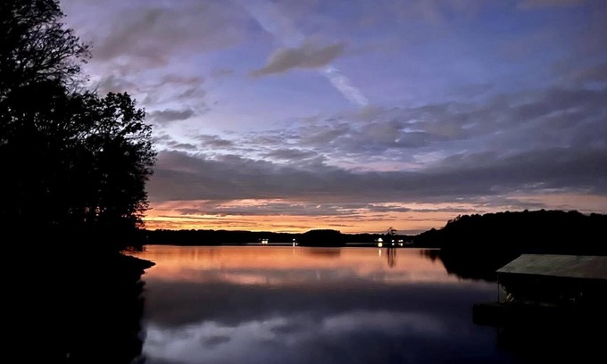 Cumming Casa | Lake Lanier Sunset Views - Month of June