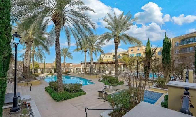 Lake Las Vegas Condominio | Lake Las Vegas Retreat: Elegant Comfort Awaits