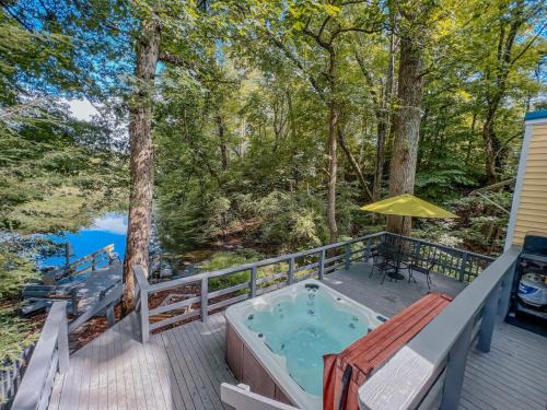 Rockbridge Casa | Lake Life, Hocking Hills, Hot Tub, Fireplace, Pond