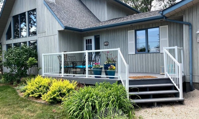 Arnes Casa | Lake Life meets Country Living Near Gimli