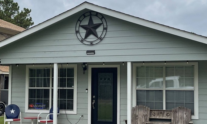 West Livingston Casa | Lake Livingston Waterfront home with boathouse and boat launch capability.