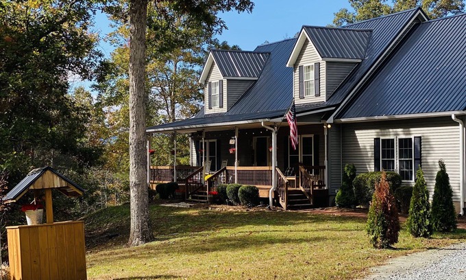 Rutherfordton Casa | Lake Lure cerca de TRYON - Mountain Home con hermosas vistas 30 Acres & Wide River