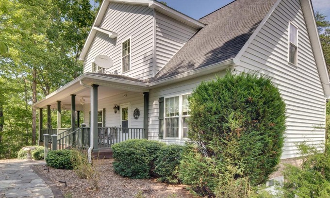 Lake Lure Casa | Lake Lure Home with Beach Access, Near Chimney Rock!