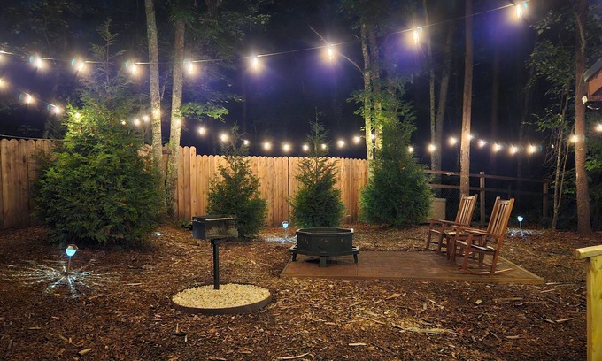 Mill Spring Cabina | Lake Lure Retreat. Perfect for a budget honeymoon or last minute anniversary!