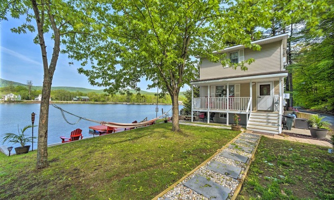 Lake Luzerne Casa | Lake Luzerne Home w/ Fire Pit on Hudson River