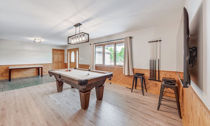 Twin Lakes Condominio | Lake Mary View: Pickleball Paradise Penthouse Unit