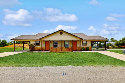 Kingsland Casa | Lake Memories Cottage & Llano River Getaway
