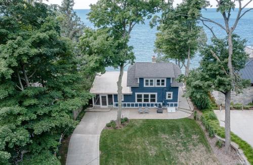 West Olive Casa | Lake Michigan Beach Cottage - beach access and stunning views.