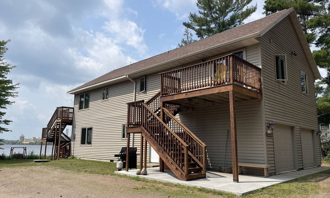 Tomahawk Apartamento | Lake Mohawksin Shores Unit C, Upper One bedroom Lakeside Apartment