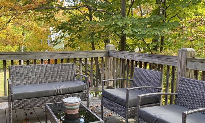 Newbury Apartamento | Lake & Mount Sunapee Apartment Getaway