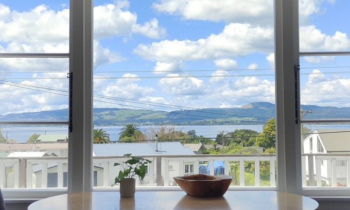 Kawaha Point Casa | Lake, mountain view cottage - Entire house