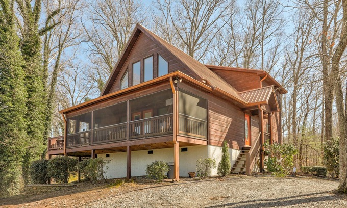 Hiawassee Casa | Lake & Mountain-View Hideaway w/ Fireplace, AC, WiFi & 4 TVs - Dogs Welcome