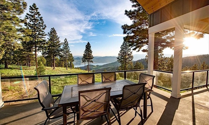 Chelan Casa | Lake+mtn views | Hot tub | Seclusion in the hills