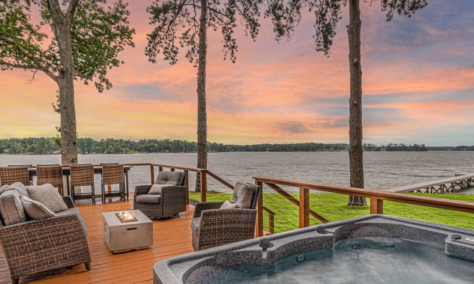 Chapin Casa | Lake Murray Lake House with Panoramic Views, Kayaks & Hot Tub. Kids play shed!