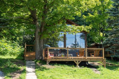 Muskoka Lakes Casa | Lake Muskoka Deluxe 2-bdrm Cottage - Pier 100 #60