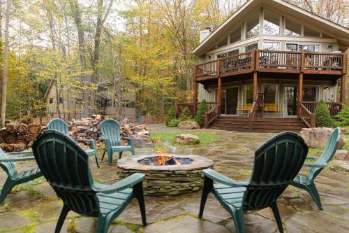 Pocono Pines Casa | Lake Naomi Chalet - 2hrs From Nyc