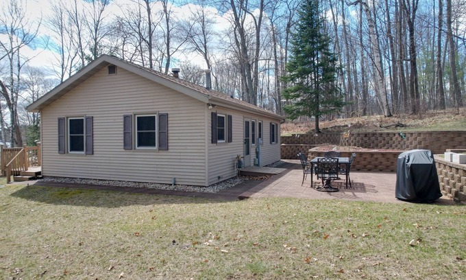 Tomahawk Casa | Lake Nokomis Cozy 2-Bed Getaway for Couples, Families & Outdoor Enthusiasts
