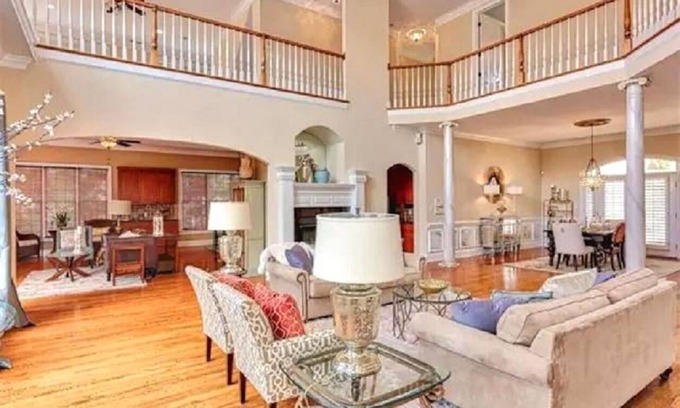 Mayhew Casa | Lake Norman Waterfront Mansion - Living the Life of Luxury