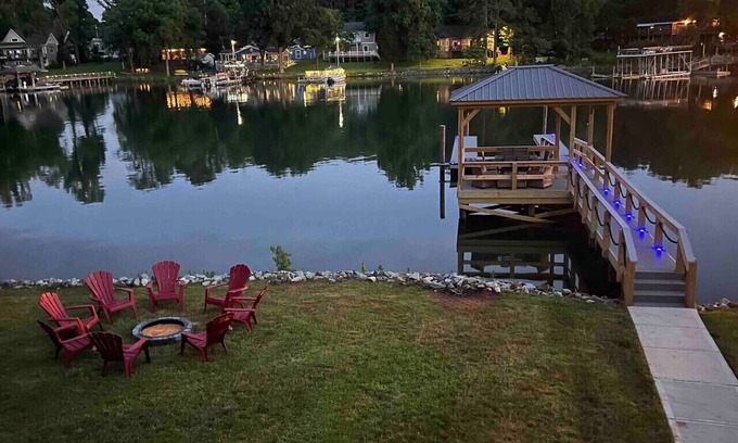 Denver Casa | Lake Norman Waterfront with Dock, hot tub fire pit and pool table