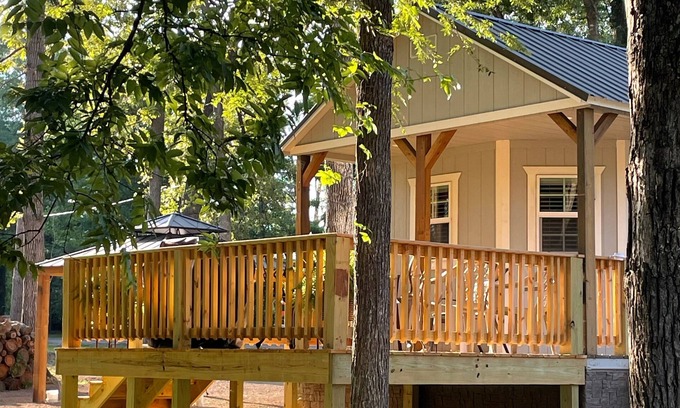 Avinger Cabina | Lake o' the Pines Cozy Cabin