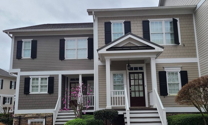 Lake Oconee Condominio | Lake Oconee condo - Lakefront, sleeps 12! Shared sandy beach and swimming area