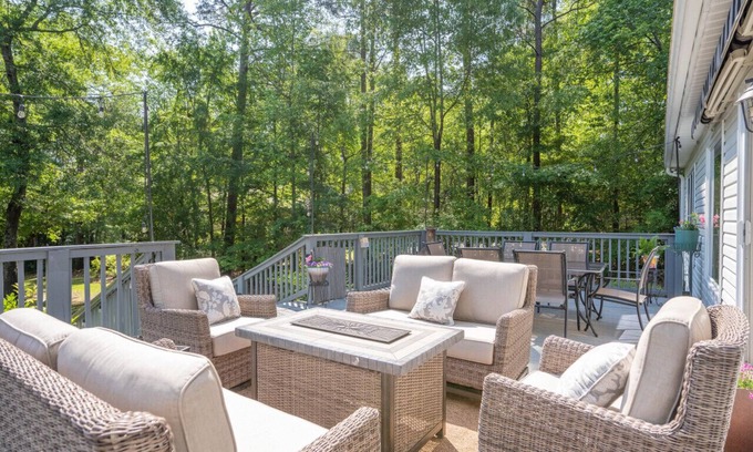 Lake Oconee Casa | Game Room, Dock, Kayaks, grills, Outdoor Dining