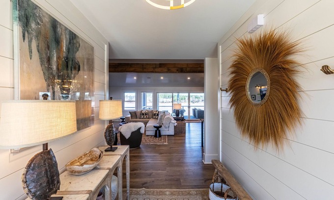 Lake Oconee Casa | Lake Oconee lake front with pool