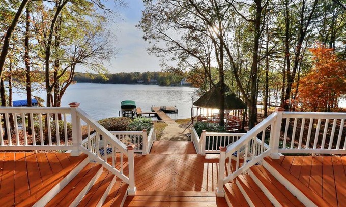 Lake Oconee Casa | Lake Oconee Stunning views, deep water oversized dock, fully renovated