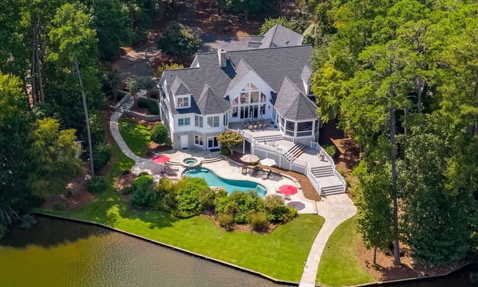 Lake Oconee Casa | Lake Oconee Waterfront Home with pool & private dock