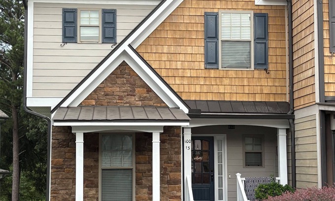 Lake Oconee Casa | Lake Oconee waterfront Townhome in great location! Perfect for large families.