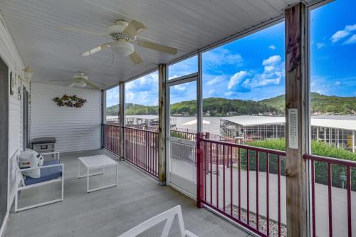 Camdenton Apartamento | Lake of The Ozarks Condo with Pool in Camdenton