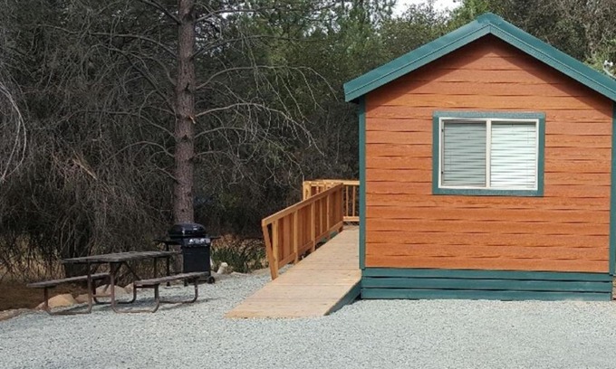 Oregon House Complejo | Lake of the Springs Camping Resort Cottage 7