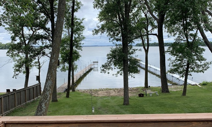 Osakis Casa | Lake Osakis Oasis - Kayaks, Pedal Boat, and SUP