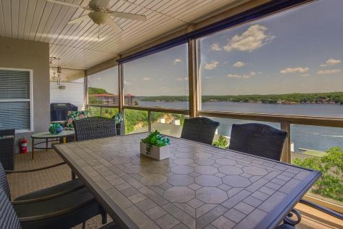 Lake Ozark Apartamento | Lake Ozark Vacation Rental Pool and Dock Access!