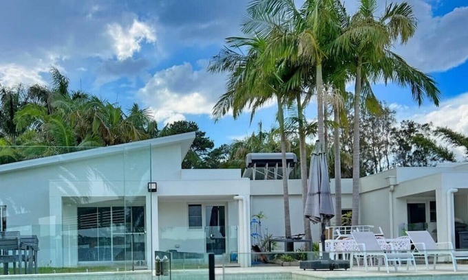 Dora Creek Casa | Lake Palm Estate - pool, waterfront resort style