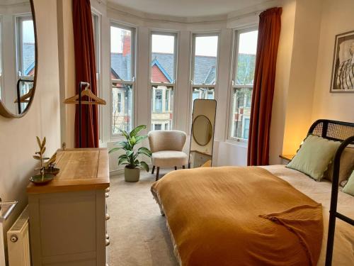 Roath Apartamento | Lake Park House - Stylish Apartment with Parking