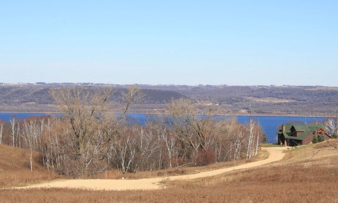 Lake City Otro | Lago Pepin - rústica granja Bluff-top w / muebles de updatd