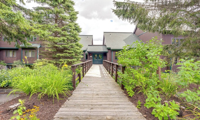 Lake Placid Apartamento | Lake Placid Condo w/ Patio - Walk to Beach!