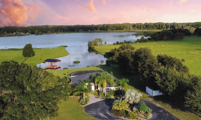 Wesley Chapel Casa | Lake Pool Oasis near Epperson and Wiregrass Ranch