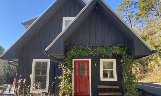 Lakemont Casa | Lake Rabun Rental - Classic Waterside Home and Boathouse