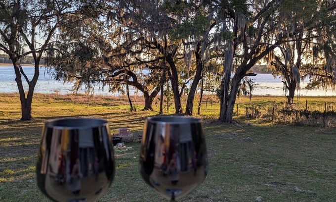 Dunnellon Cabaña | Crane Cottage,Lakefront,2-bedroom, Dogs Welcome, Only 8 miles to Rainbow River